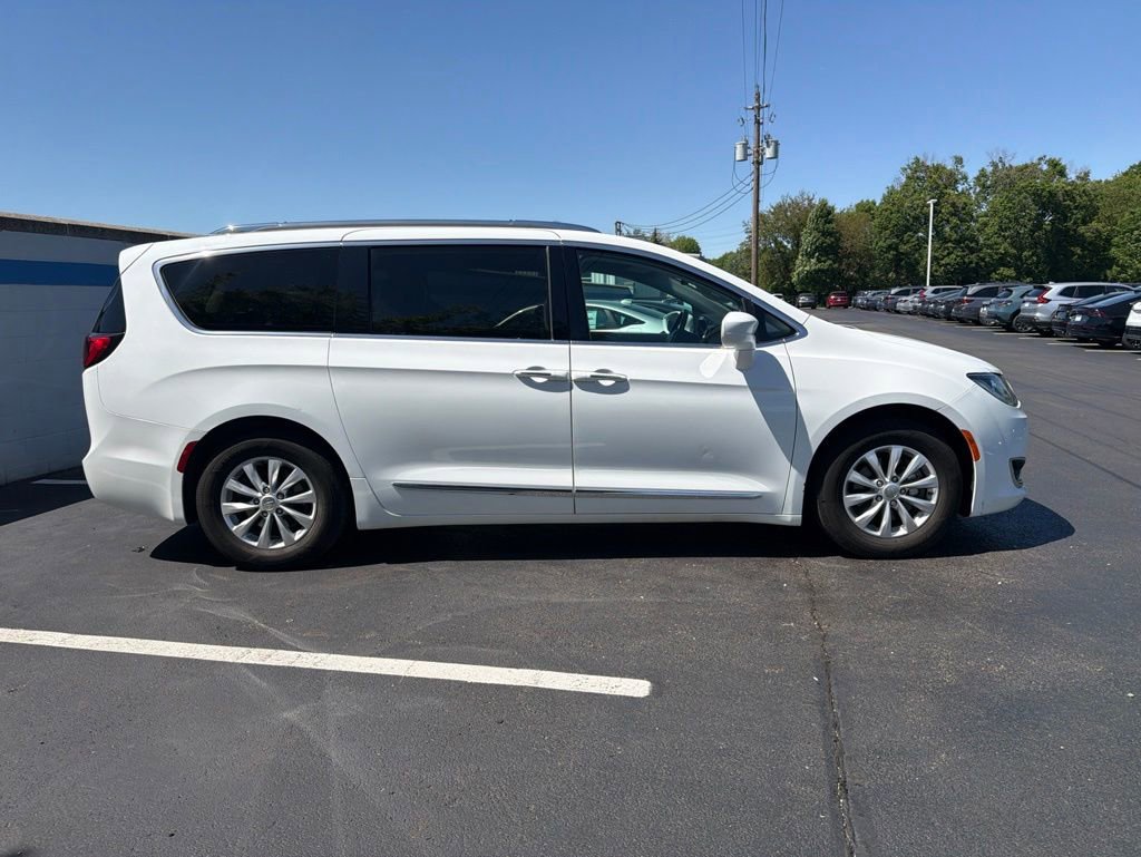 Used 2018 Chrysler Pacifica Touring-L Plus FWD image 6