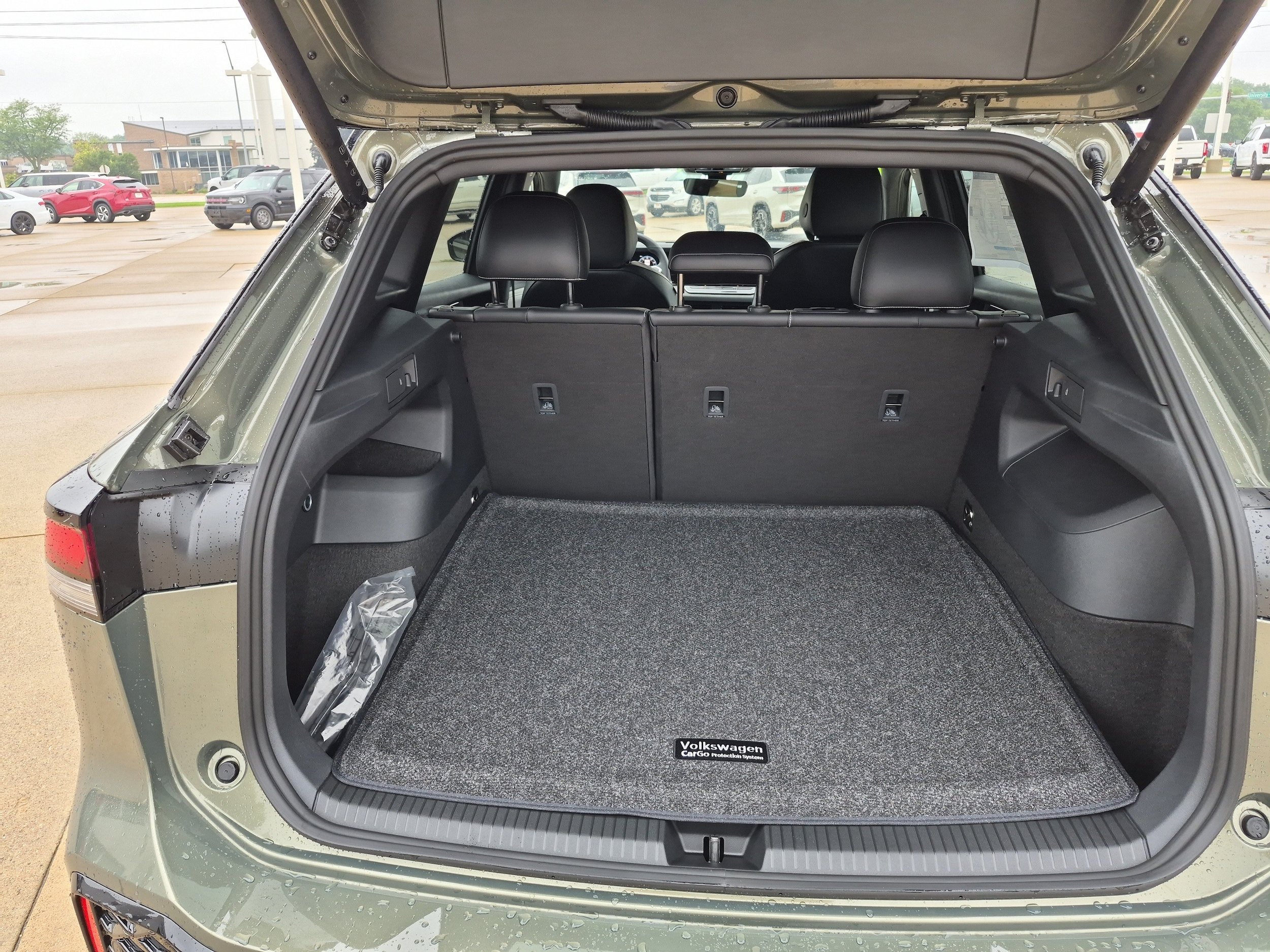 New 2026 Volkswagen Tiguan SE R-Line AWD/4WD image 6