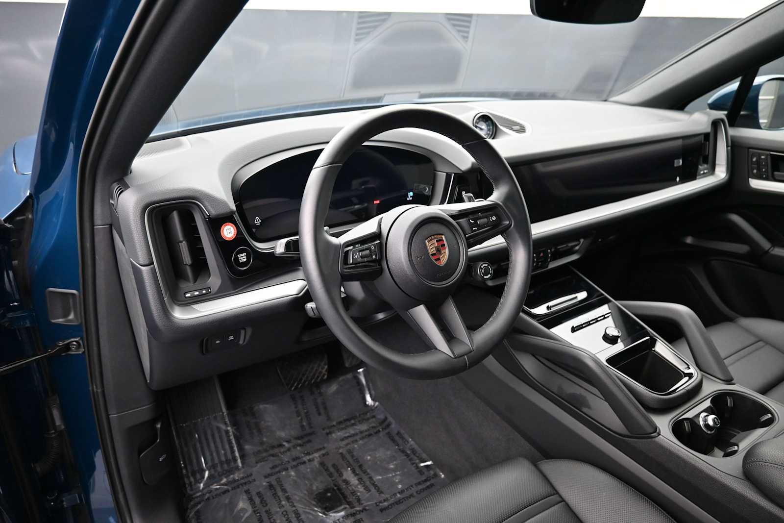 Certified 2025 Porsche Cayenne Coupe AWD/4WD image 4