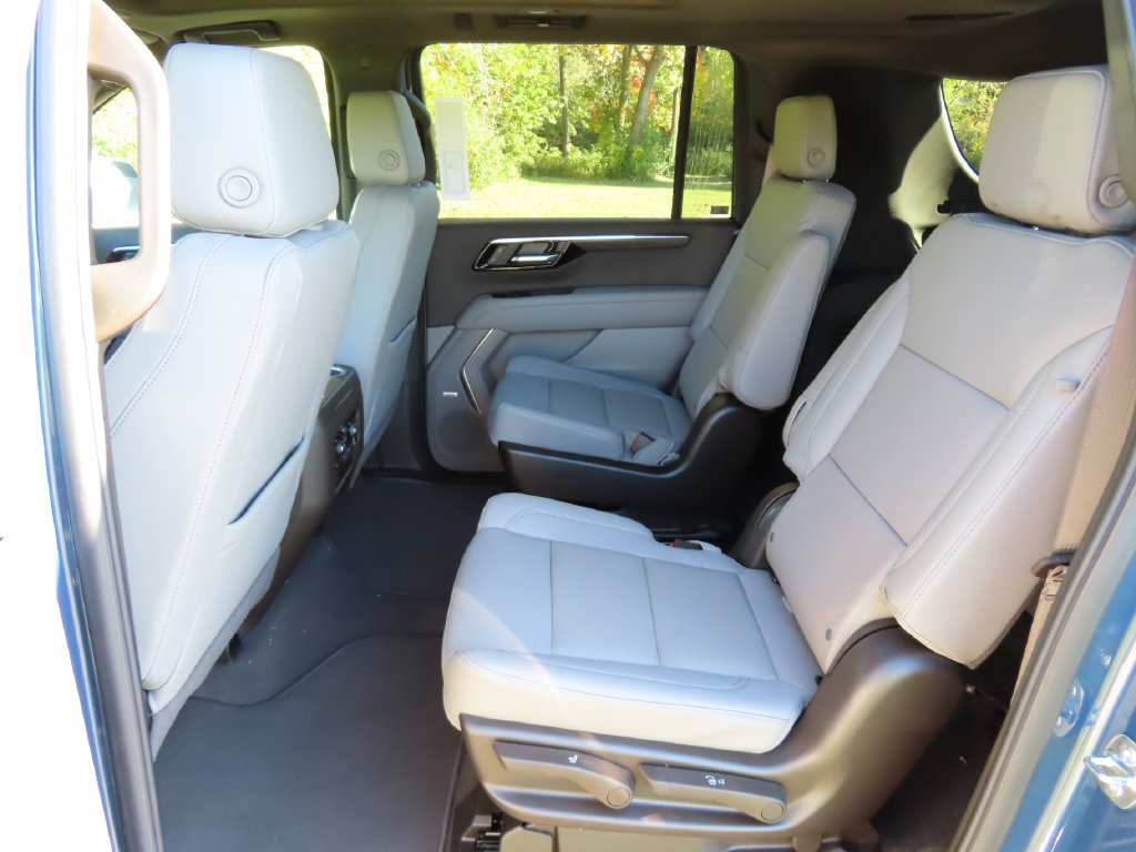 New 2027 Chevrolet Suburban LT w/ Comfort Package AWD/4WD image 29