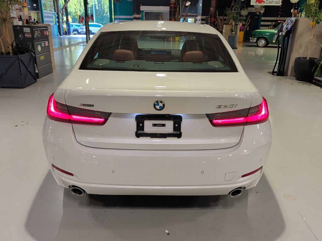 Certified 2025 BMW 330i xDrive Sedan w/ Premium Package AWD/4WD image 10