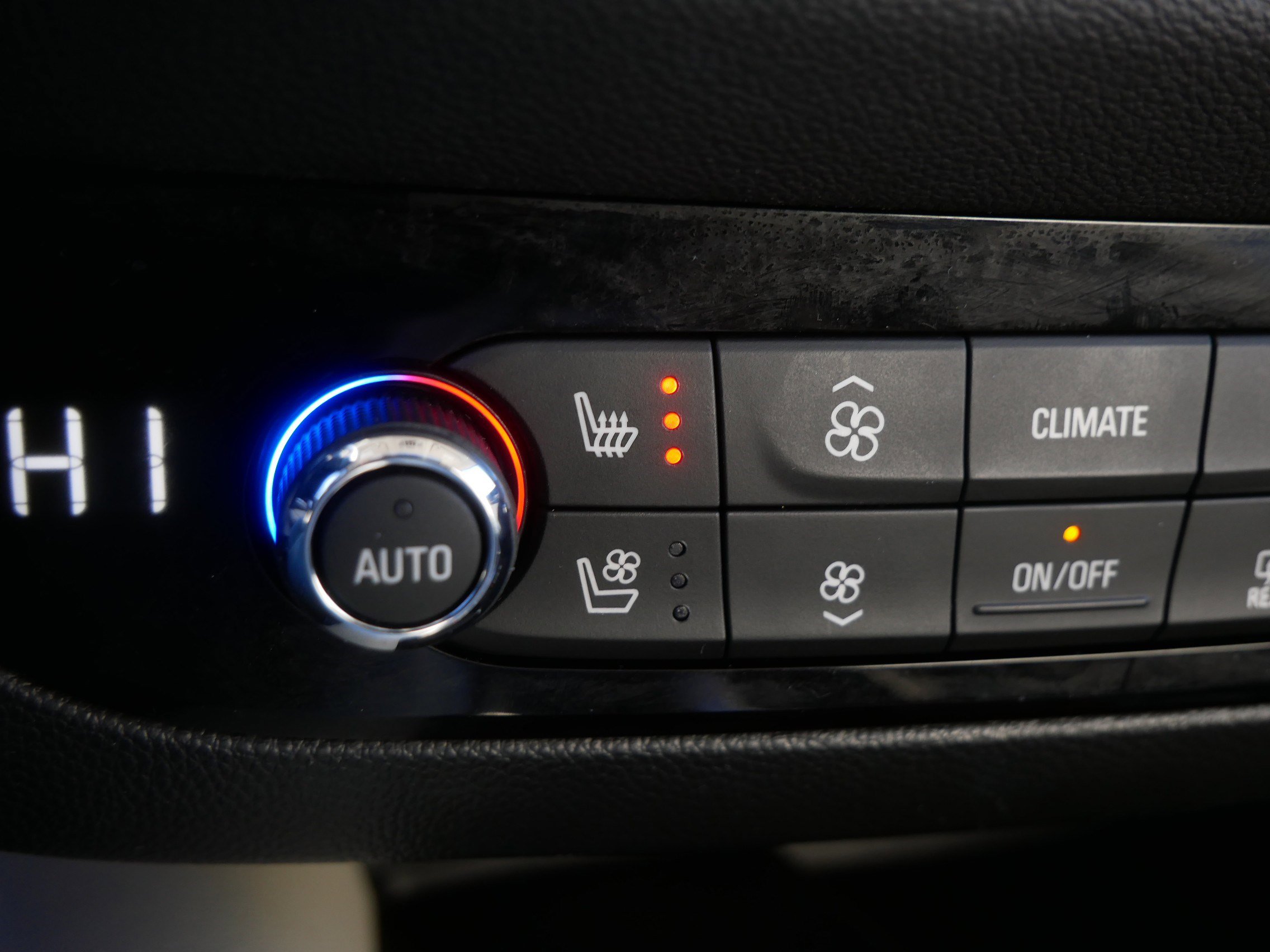 Used 2023 Buick Enclave Avenir w/ Avenir Technology Package image 34