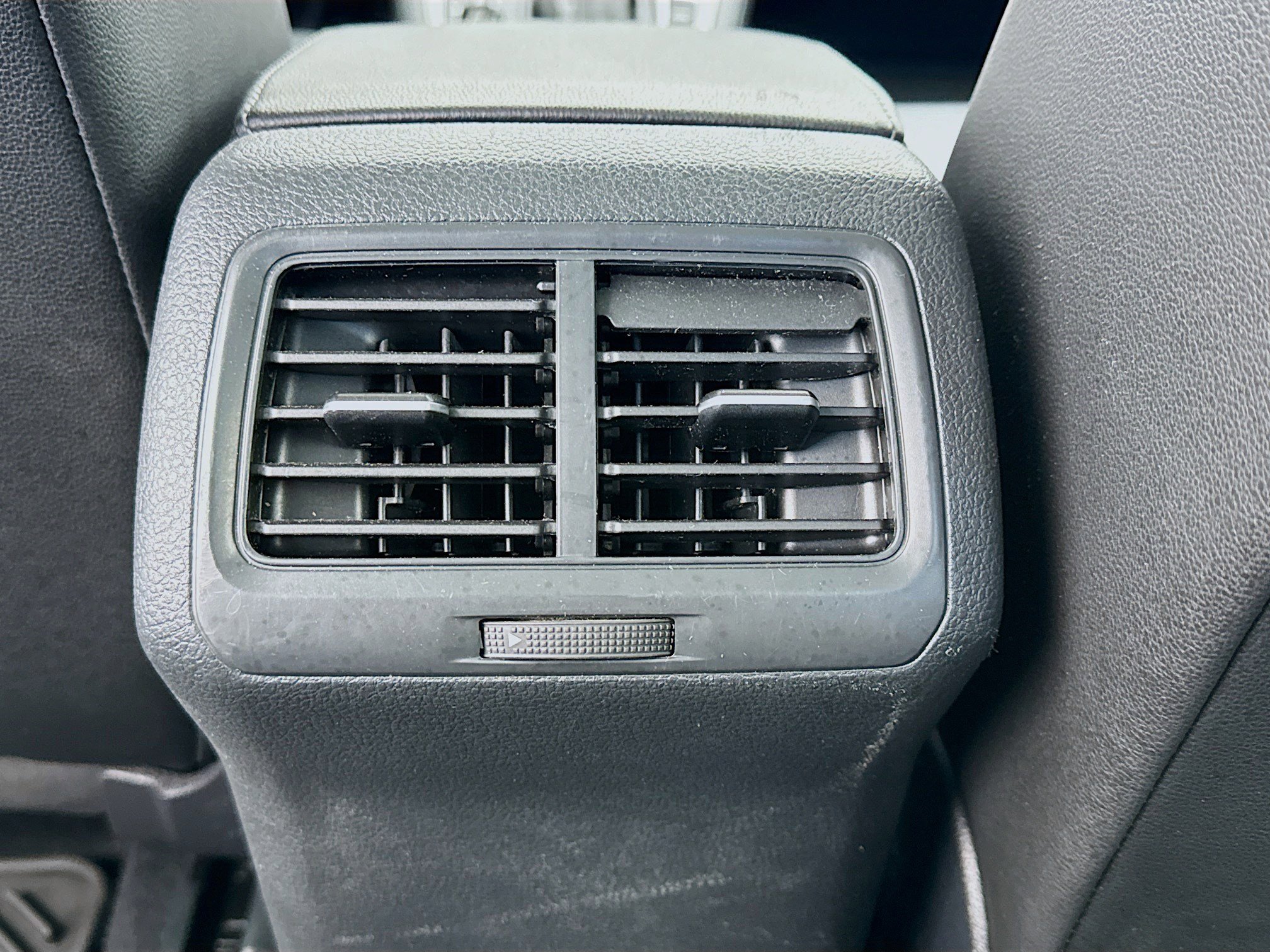 Used 2016 Volkswagen Golf Limited Edition image 17