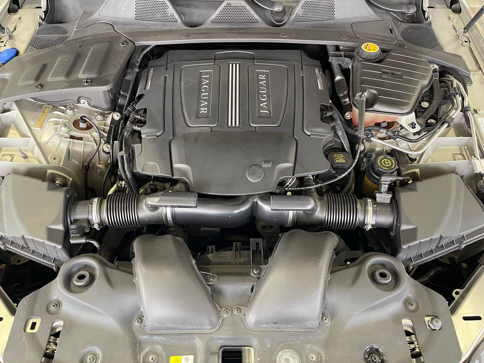Used 2013 Jaguar XJ RWD image 20