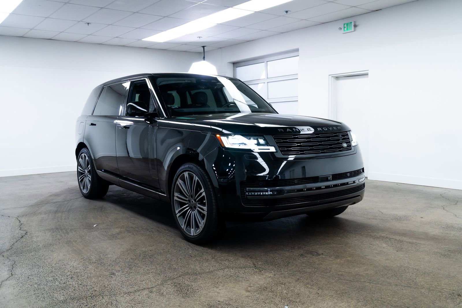 Used 2025 Land Rover Range Rover Long Wheelbase SE AWD/4WD image 26