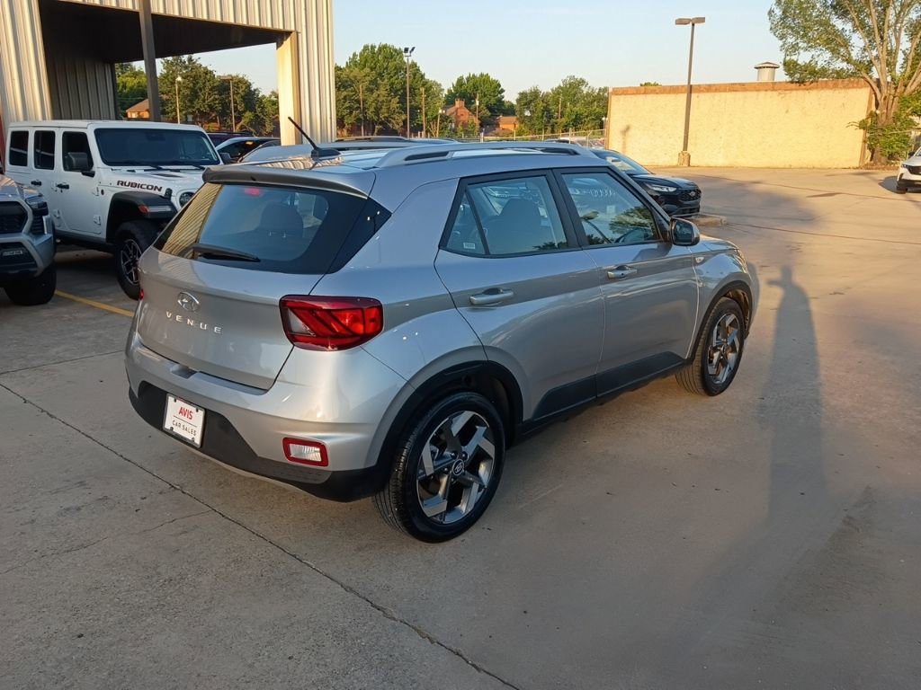 Used 2025 Hyundai Venue SEL FWD image 7