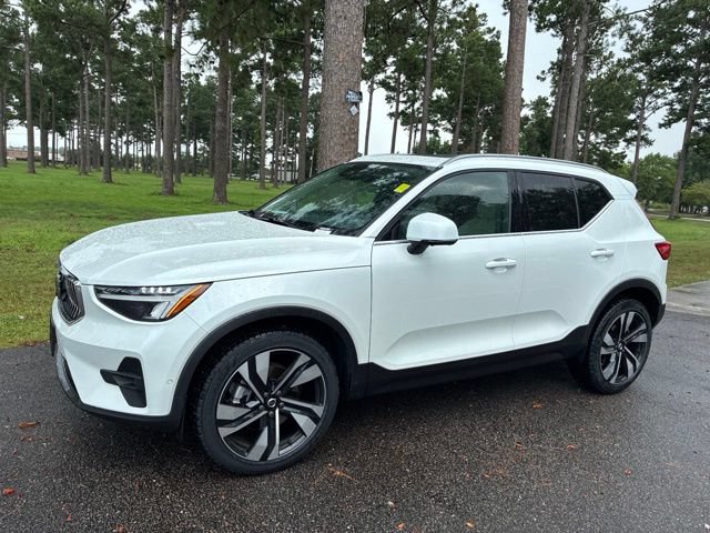 Used 2023 Volvo XC40 B5 Plus w/ Protection Package Premier AWD/4WD image 6