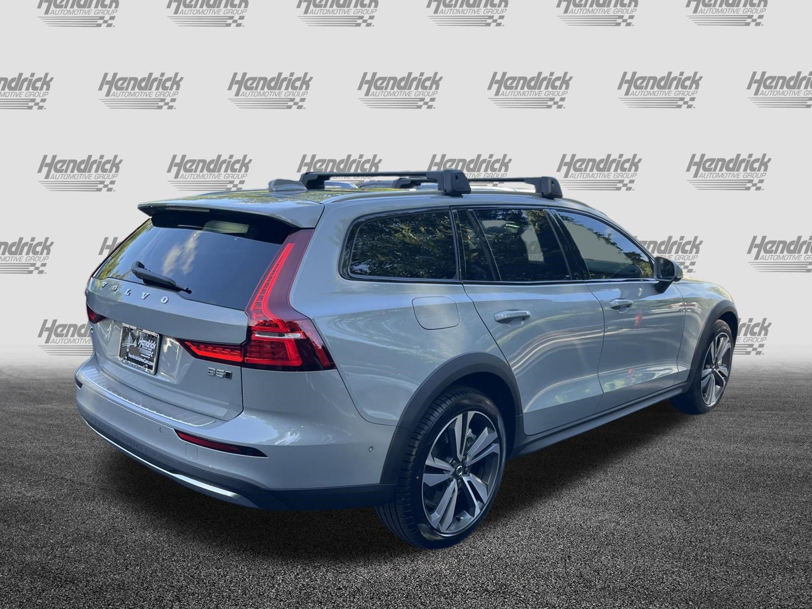Certified 2026 Volvo V60 B5 Cross Country Plus w/ Protection Package Premier AWD/4WD image 9