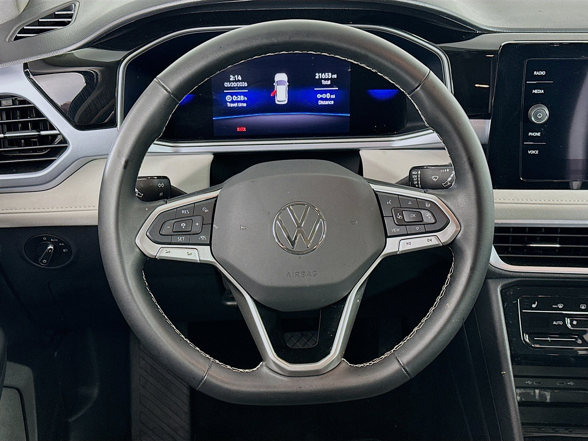 Used 2025 Volkswagen Taos SE AWD/4WD image 18
