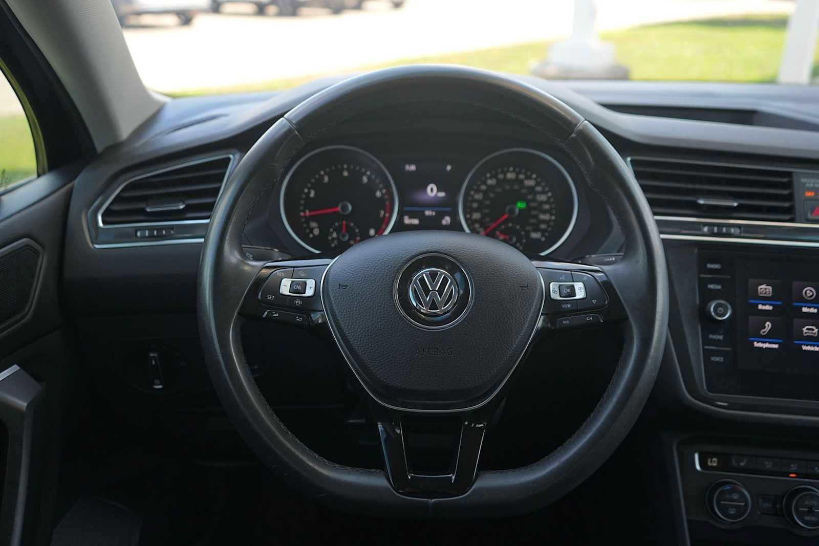 Used 2020 Volkswagen Tiguan SE w/ Panoramic Sunroof Package FWD image 16