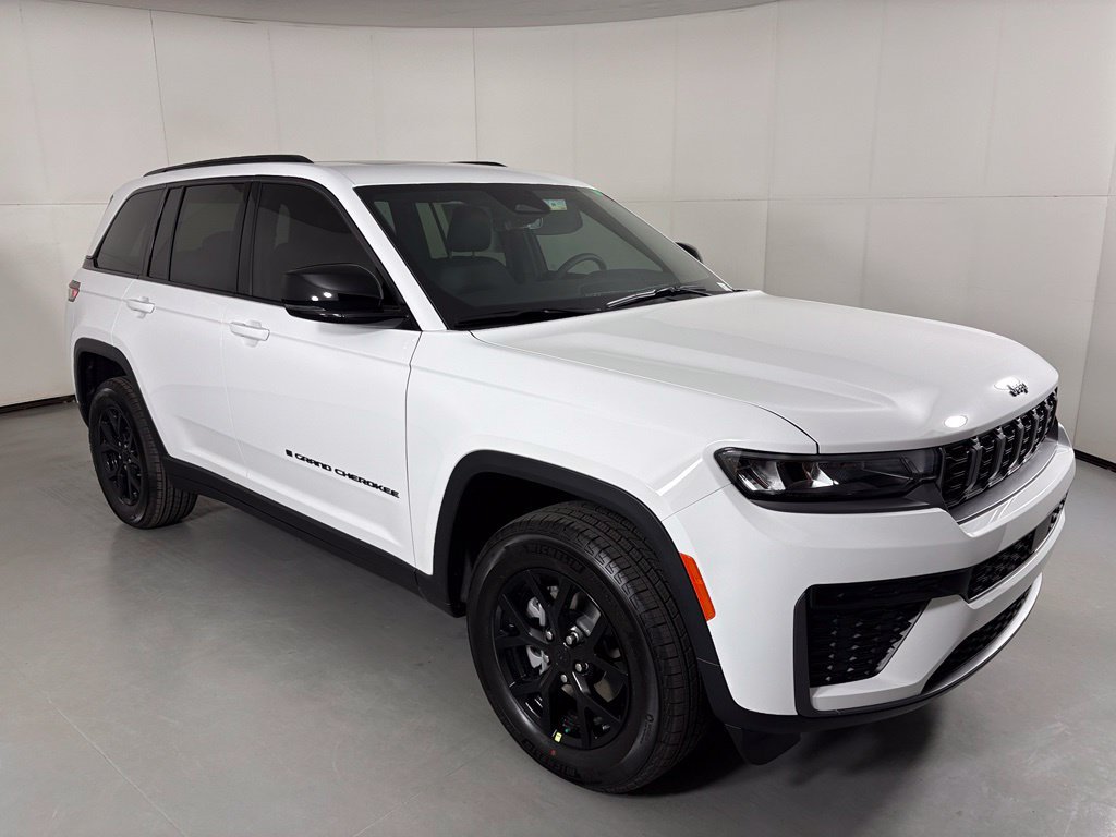 New 2026 Jeep Grand Cherokee Altitude RWD image 2
