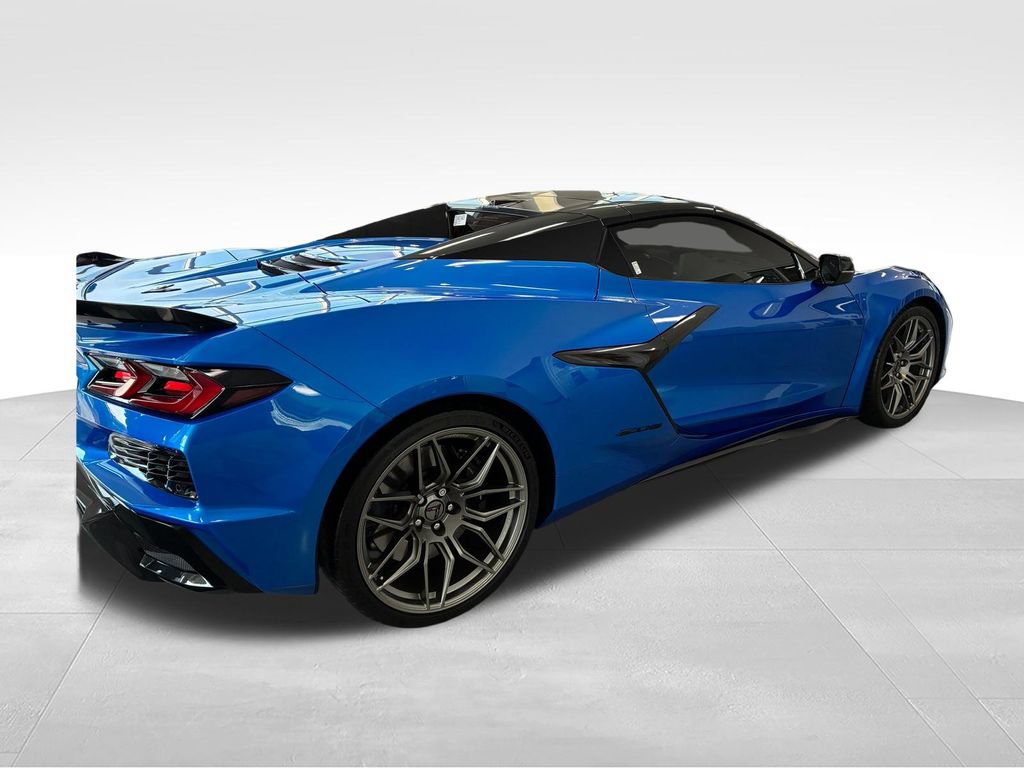 Used 2025 Chevrolet Corvette Z06 RWD image 3