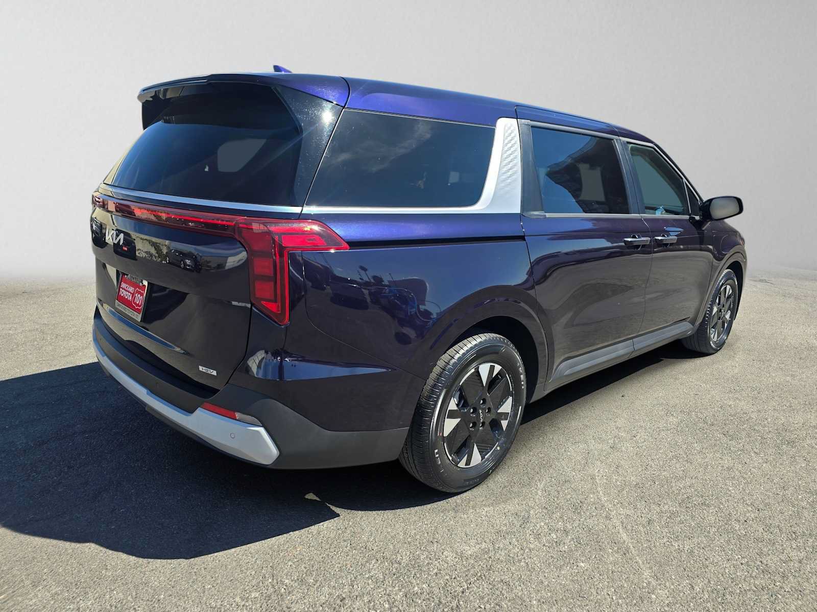 Used 2026 Kia Carnival LXS FWD image 3