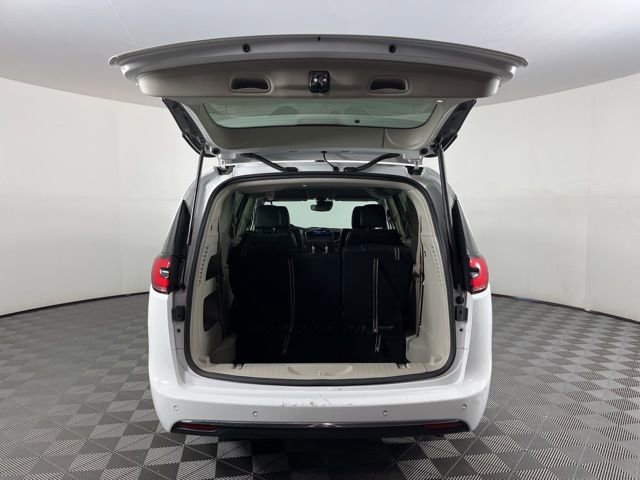 Used 2024 Chrysler Pacifica Touring-L FWD image 50