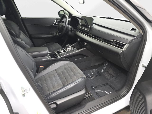 Used 2024 Mitsubishi Outlander 4WD Plug-In Hybrid image 37