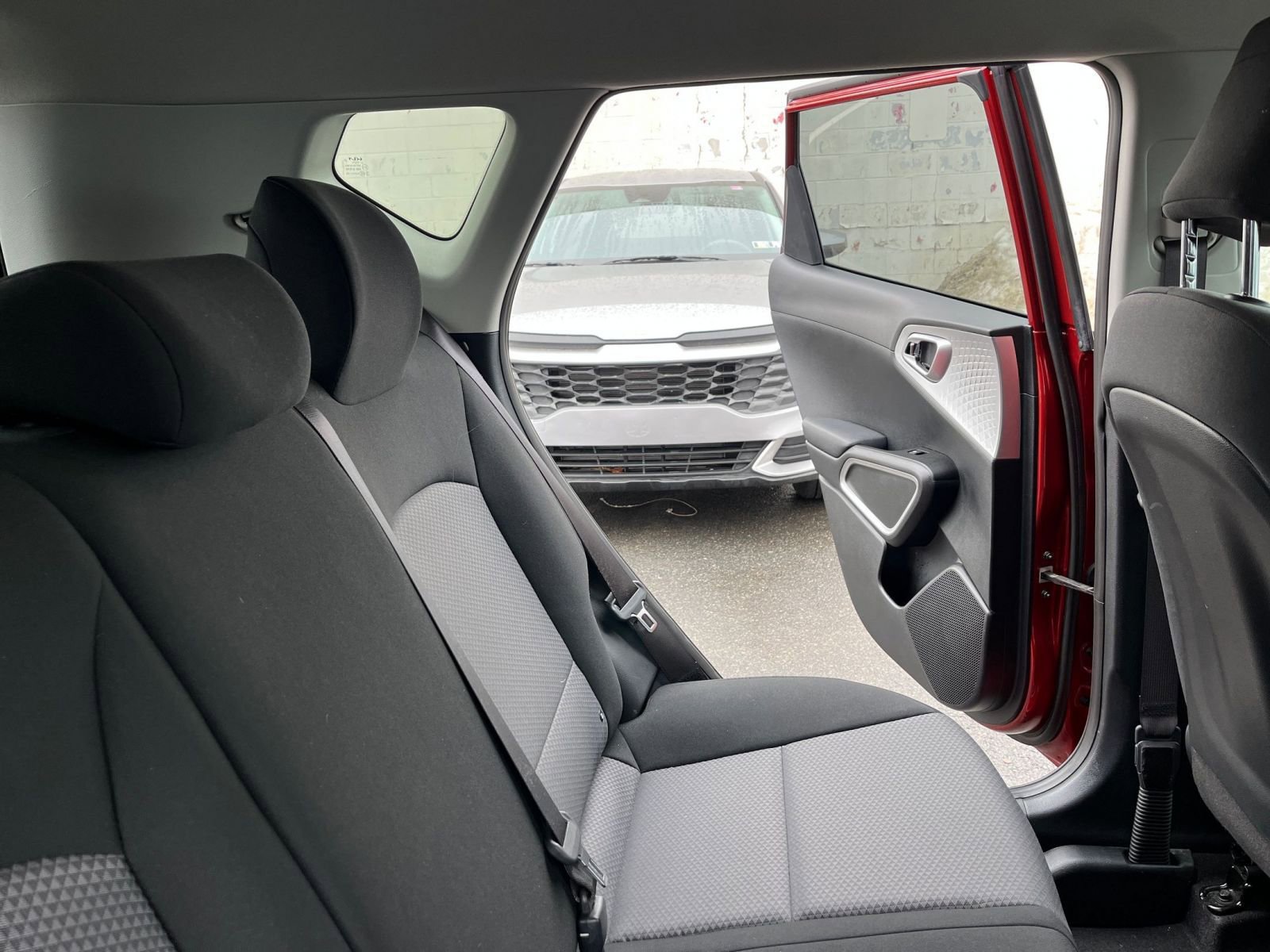 Used 2025 Kia Soul LX w/ LX Technology Package FWD image 35