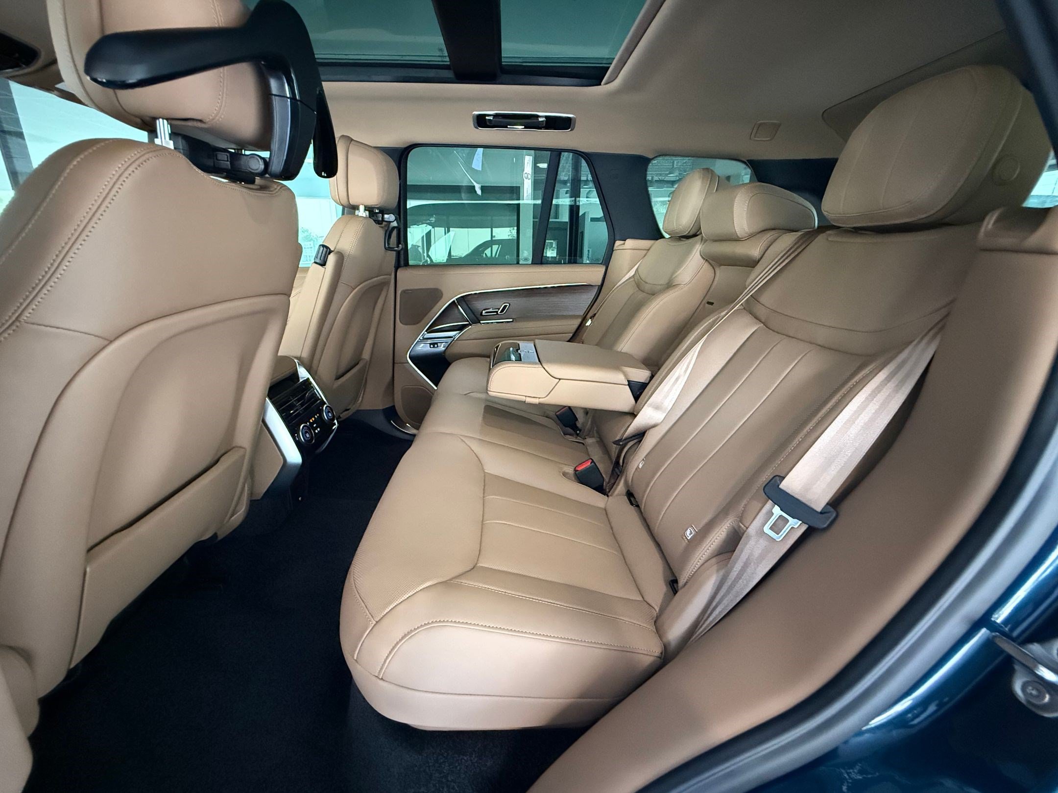 New 2026 Land Rover Range Rover SE AWD/4WD image 13