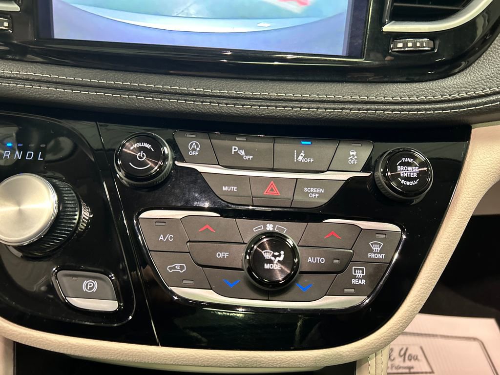 Used 2024 Chrysler Pacifica Limited image 19