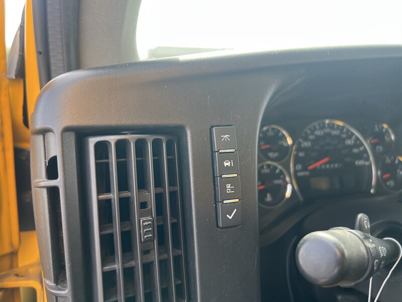Used 2021 GMC Savana 3500 Extended w/ Power Convenience Package RWD image 29