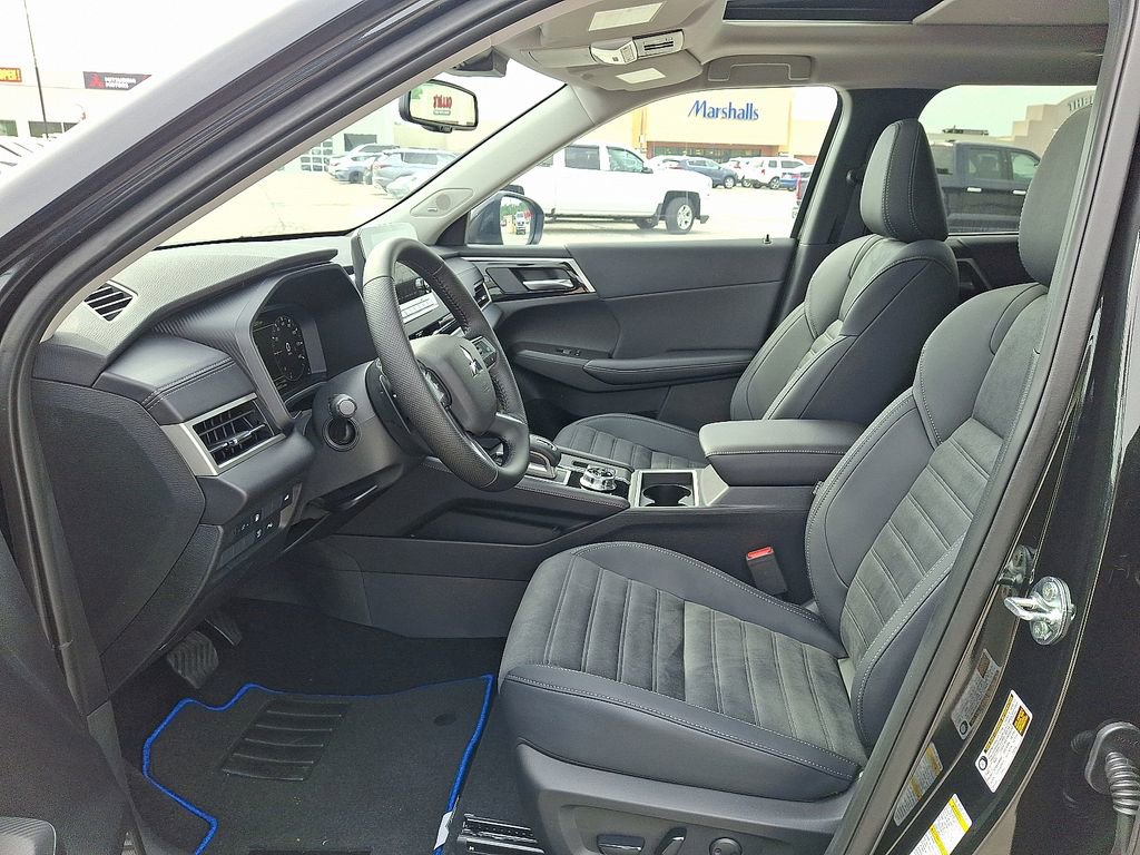 New 2025 Mitsubishi Outlander SE image 6