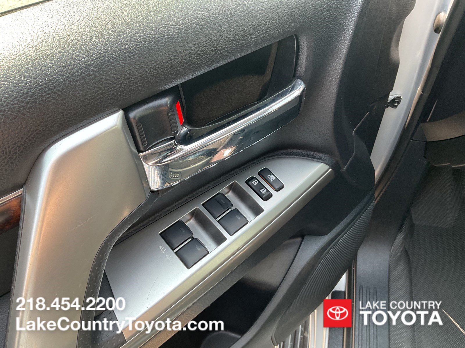 Used 2014 Toyota Land Cruiser AWD/4WD image 25
