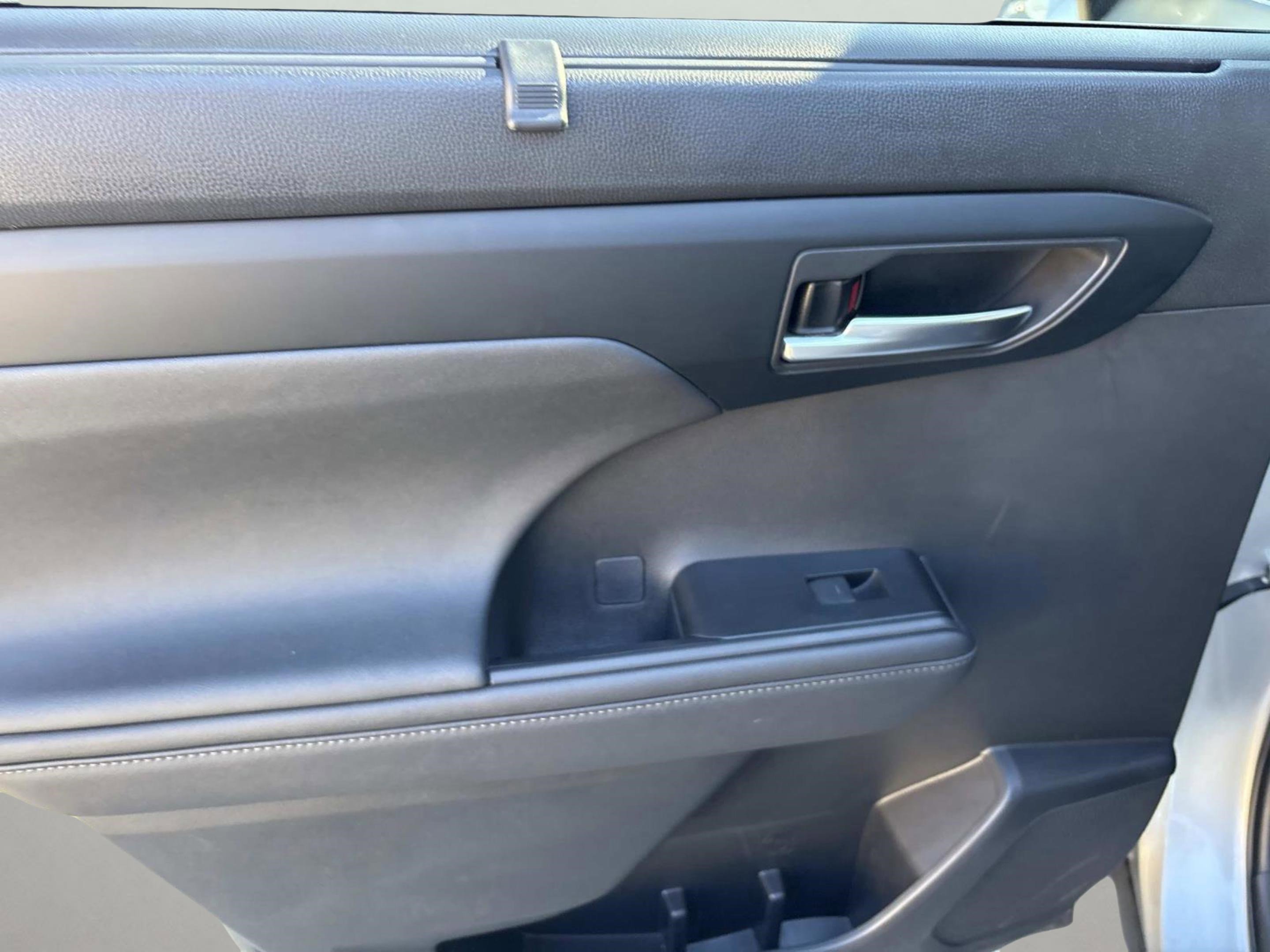 Used 2023 Toyota Highlander XLE image 22