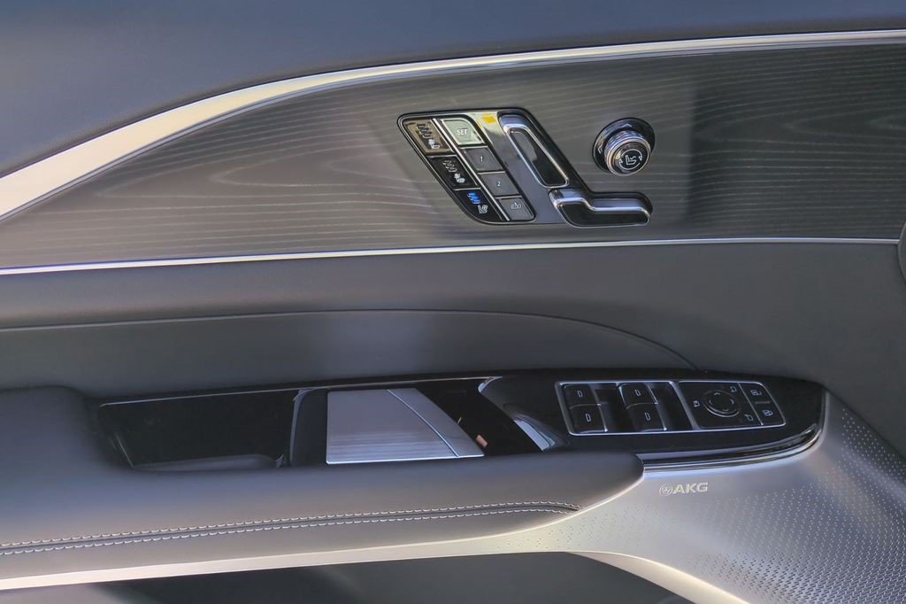 Certified 2026 Cadillac Lyriq Signature Sport AWD/4WD image 5