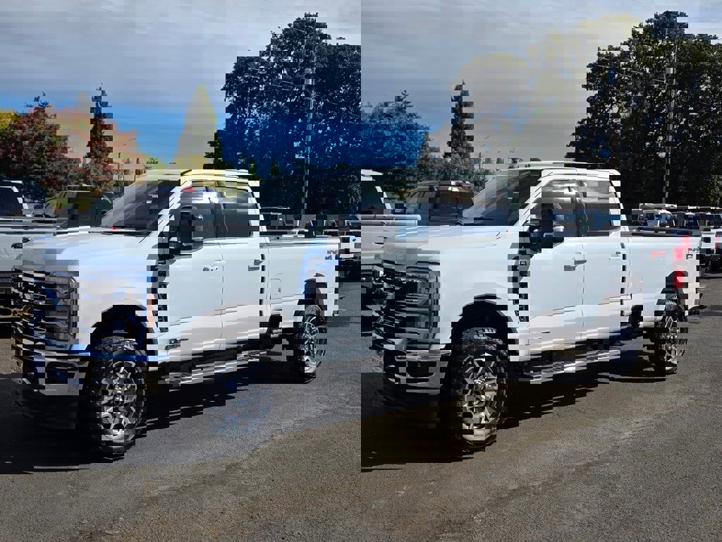 New 2026 Ford F350 Lariat w/ FX4 Off-Road Package image 4