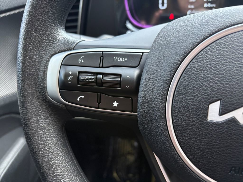 Used 2025 Kia Sportage LX image 22