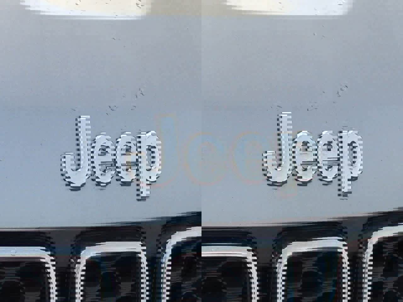 Used 2020 Jeep Grand Cherokee Laredo w/ Security & Convenience Group image 11