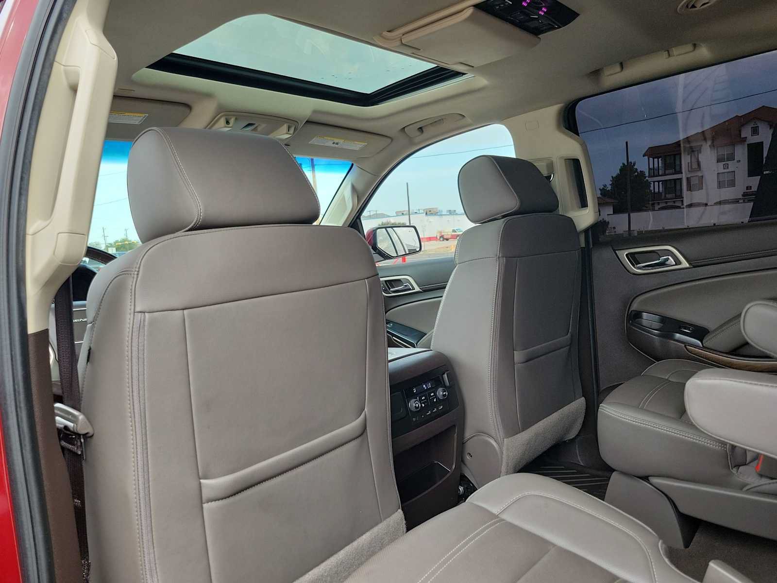 Used 2019 GMC Yukon Denali RWD image 16