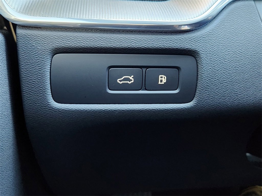 Used 2026 Volvo XC60 T8 Polestar w/ Protection Package Premier image 11