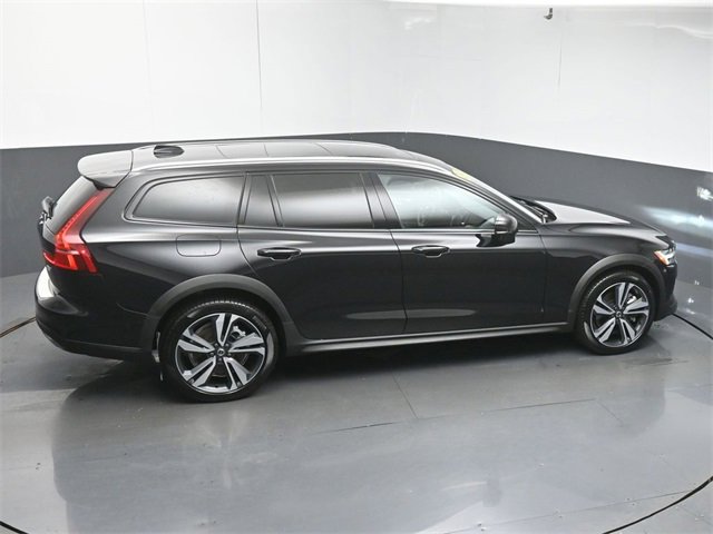 Used 2024 Volvo V60 B5 Cross Country Plus image 46