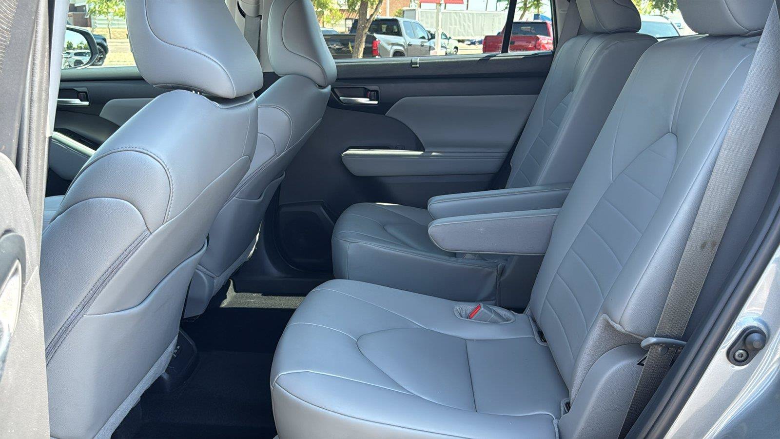 Used 2026 Toyota Highlander XLE AWD/4WD image 30