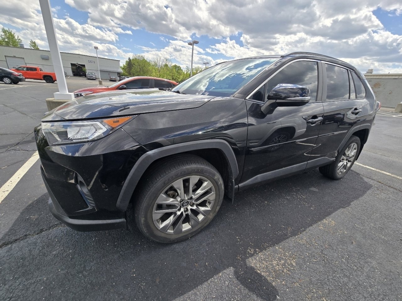 Certified 2020 Toyota RAV4 XLE Premium AWD/4WD image 4