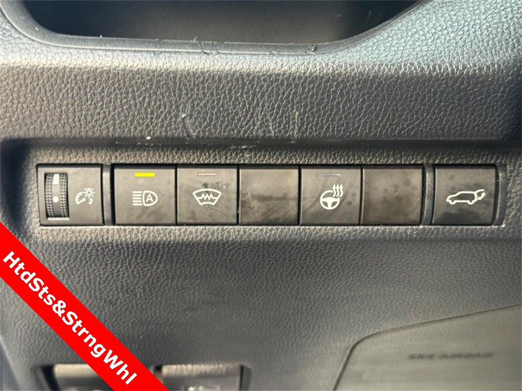 Used 2023 Toyota RAV4 XLE Premium image 25
