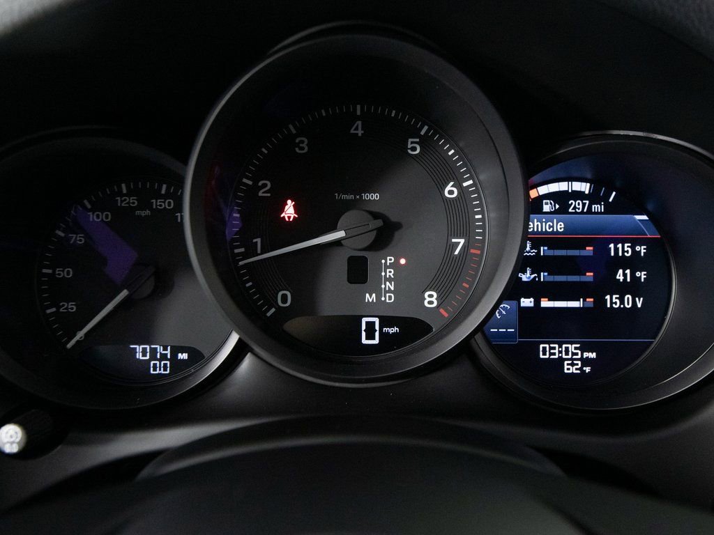 Certified 2025 Porsche Macan AWD/4WD image 24