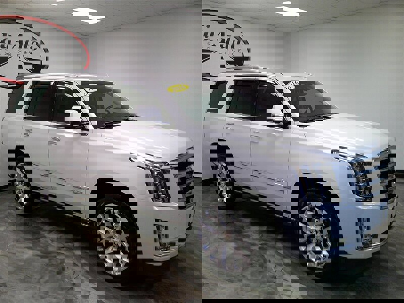 Used 2016 Cadillac Escalade Premium image 4