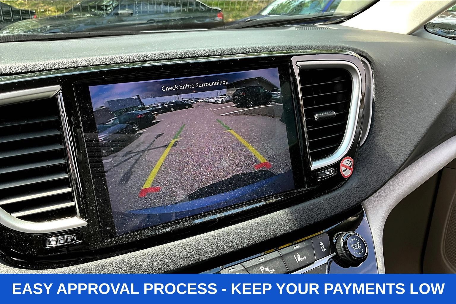 Used 2024 Chrysler Pacifica Touring-L FWD image 18