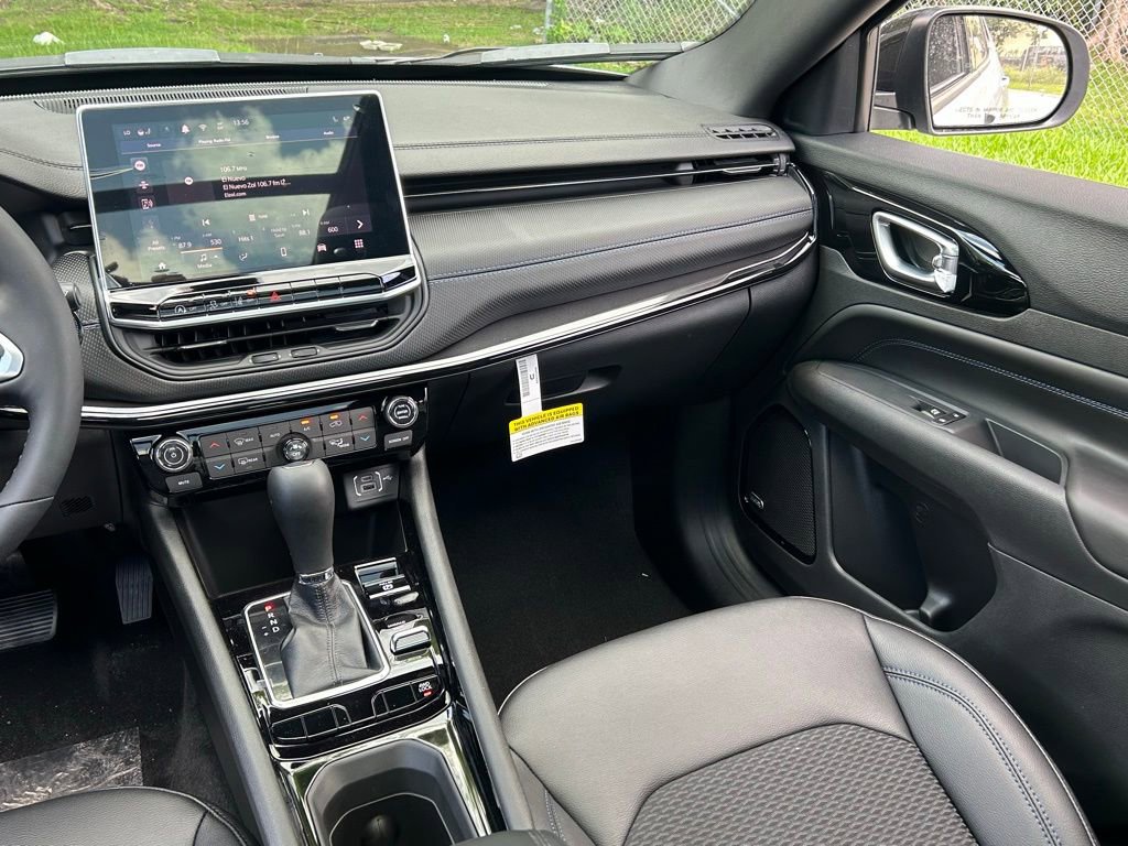 New 2025 Jeep Compass Latitude w/ Sun & Sound Group AWD/4WD image 12