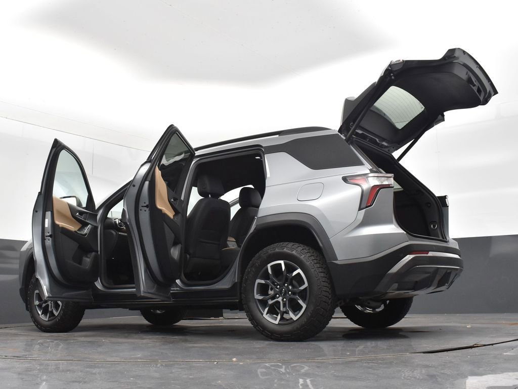 Used 2025 Chevrolet Equinox ACTIV image 32