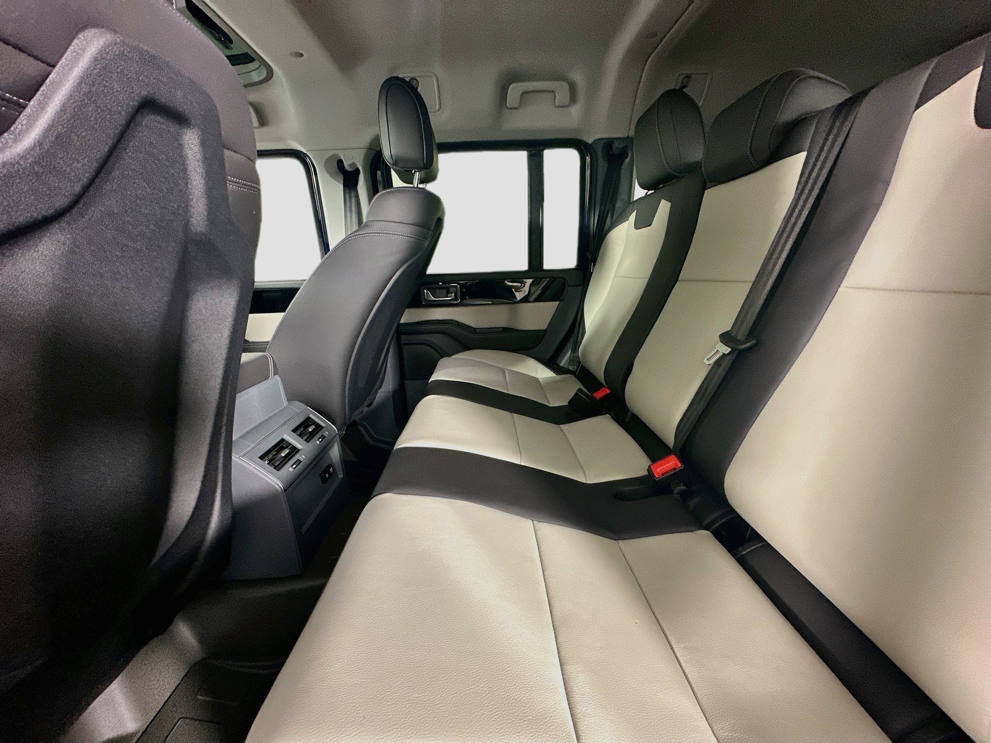 New 2025 INEOS Grenadier Station Wagon AWD/4WD image 39