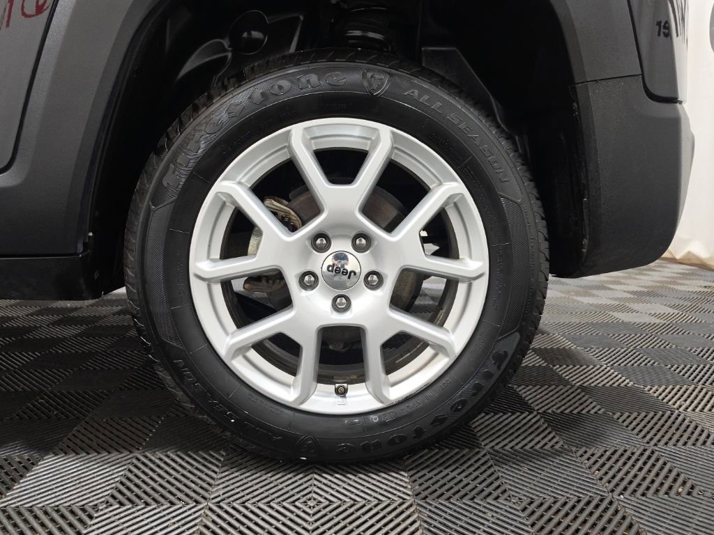Used 2023 Jeep Renegade Latitude image 31
