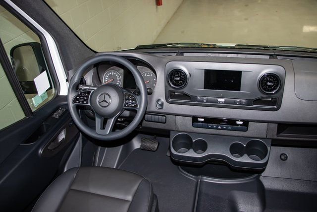 Used 2024 Mercedes-Benz Sprinter 2500 image 5