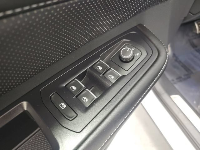 Used 2024 Volkswagen Atlas Cross Sport SEL R-Line AWD/4WD image 12