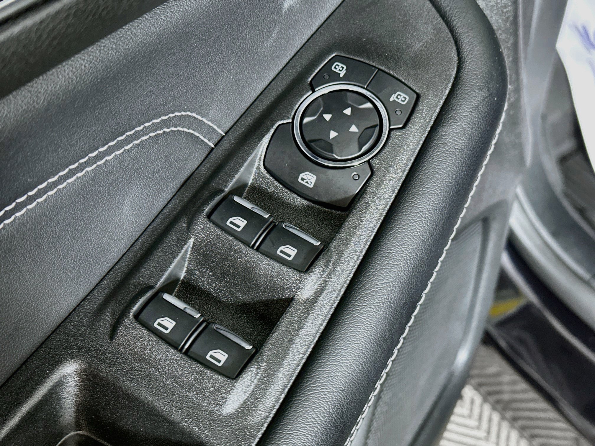 Used 2024 Ford Edge Titanium AWD/4WD image 17