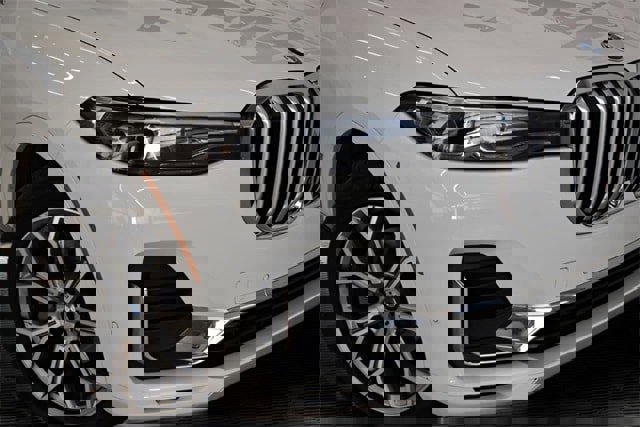 Used 2021 BMW X7 xDrive40i w/ Parking Assistance Package image 32