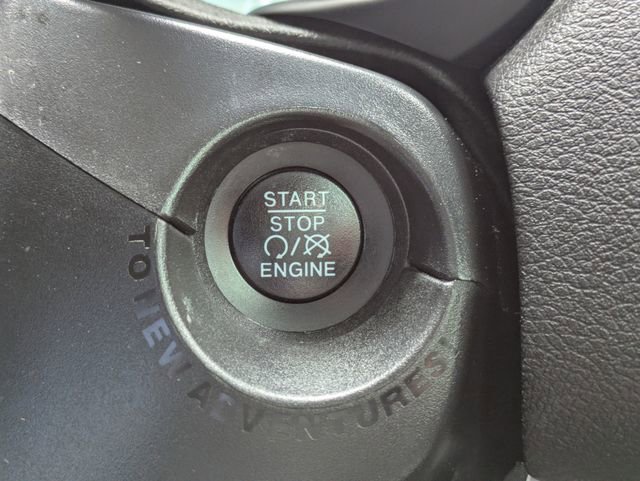 Used 2019 Jeep Renegade Latitude FWD image 29
