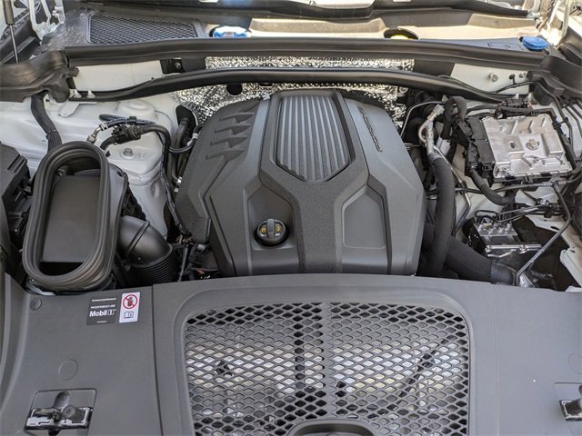 Certified 2025 Porsche Macan image 29