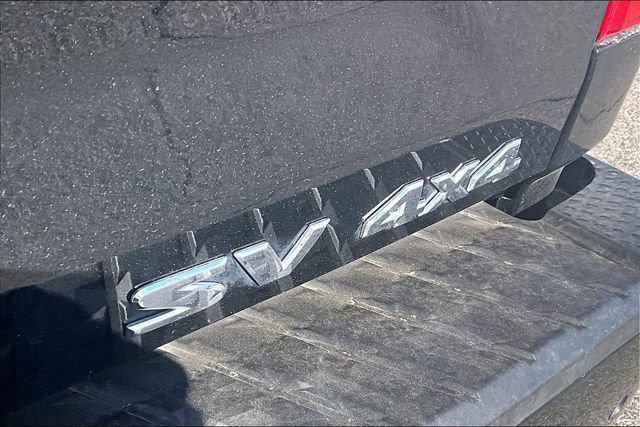 Used 2024 Nissan Titan SV w/ SV Convenience Package image 8